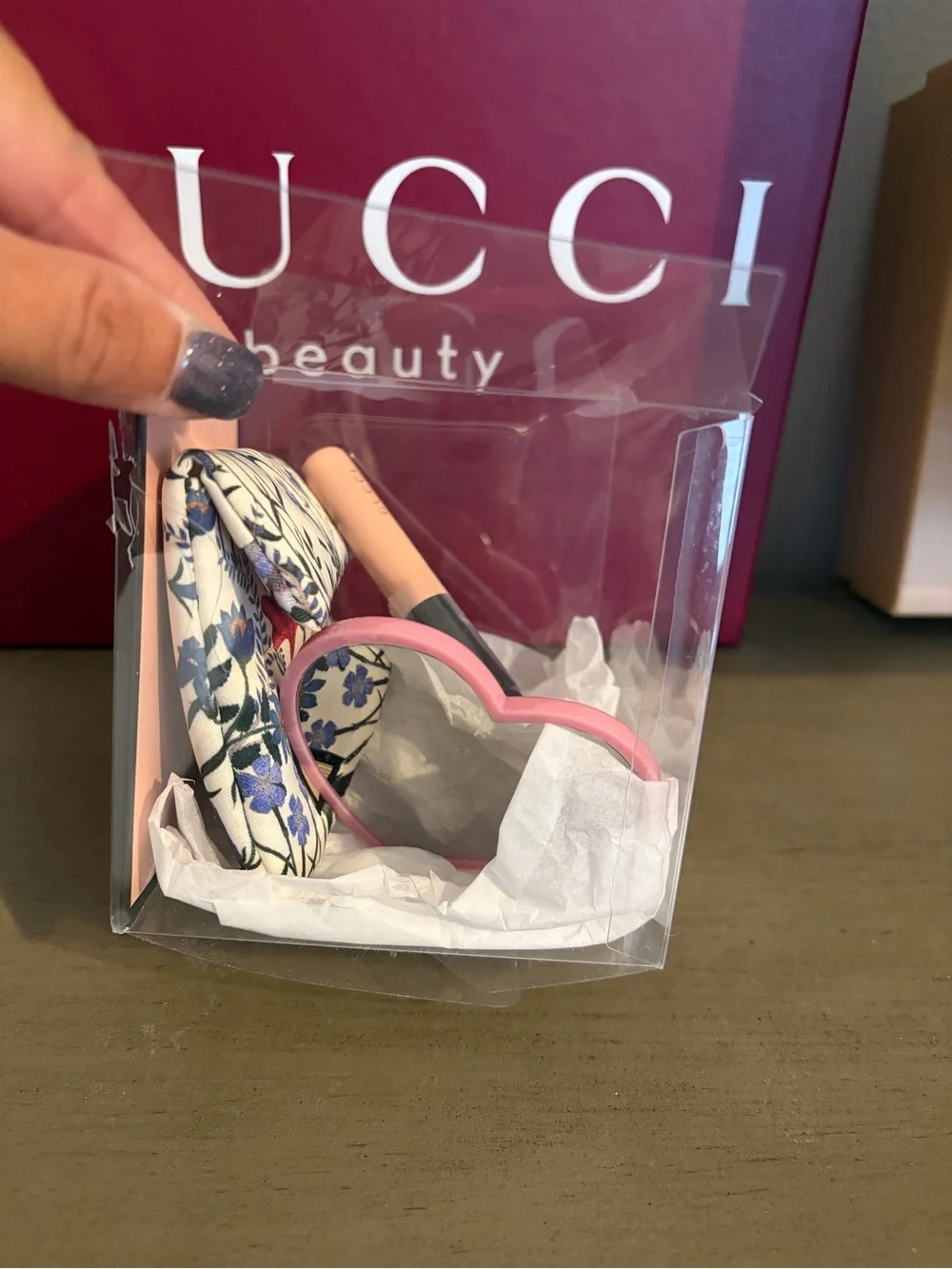 Gucci beauty brush, mirror & jewelry pouch!!❤️ Floral Compact Pouch-Multicolor❤️
